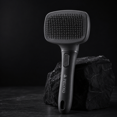 Brosse autonettoyante PELYKO - présentation premium sombre
