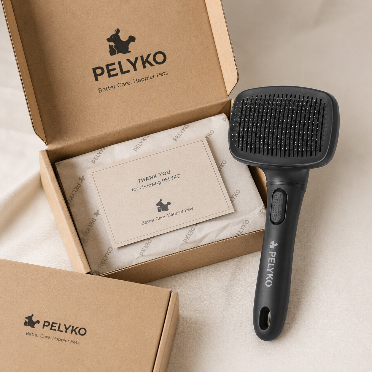 Brosse autonettoyante PELYKO dans sa boîte de livraison